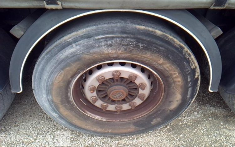 FRUEHAUF SEMI REMORQUE  EC-493-KE