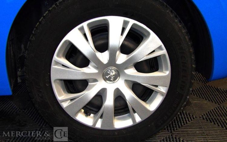 PEUGEOT 208 SOCIETE 1.6 BLUEHDI 75 PACK CLIM NAVI BLEU ED-734-GV