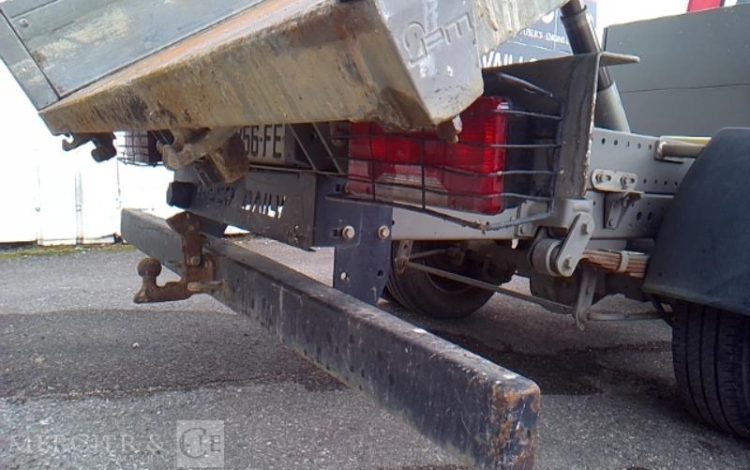 IVECO 35-130 BENNE SIMPLE CABINE COFFRE ROUGE EF-256-FE