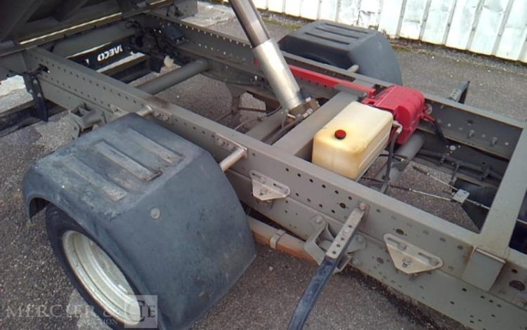 IVECO 35-130 BENNE SIMPLE CABINE COFFRE ROUGE EF-256-FE