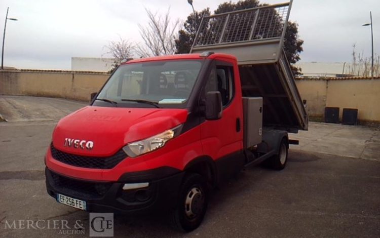 IVECO 35-130 BENNE SIMPLE CABINE COFFRE ROUGE EF-256-FE