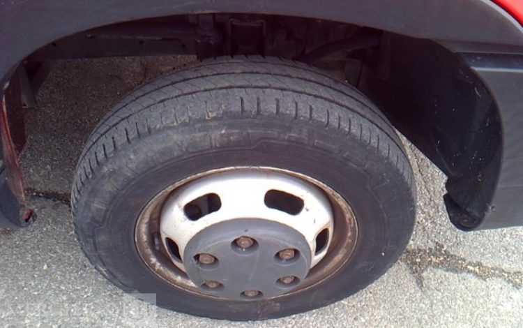 IVECO 35-130 BENNE SIMPLE CABINE COFFRE ROUGE EF-256-FE