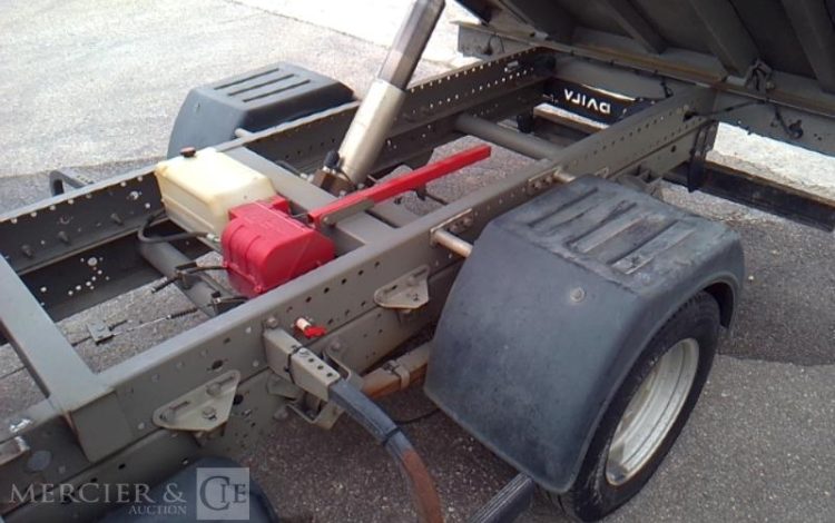 IVECO 35-130 BENNE SIMPLE CABINE COFFRE ROUGE EF-256-FE