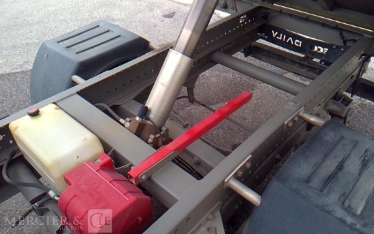 IVECO 35-130 BENNE SIMPLE CABINE COFFRE ROUGE EF-256-FE