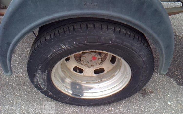 IVECO 35-130 BENNE SIMPLE CABINE COFFRE ROUGE EF-256-FE