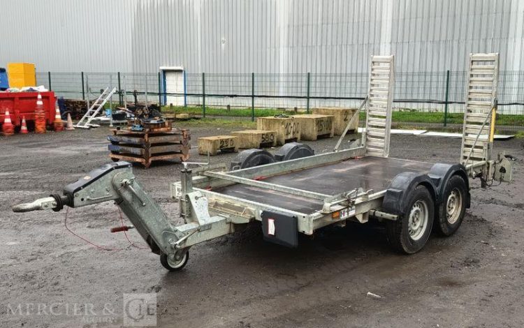 HUBIERE REMORQUE PORTE ENGIN 2 ESSIEUX –  PTAC 3,5 TONNES – ANNEE 2017  EK-576-ED