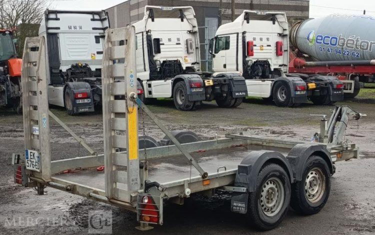 HUBIERE REMORQUE PORTE ENGIN 2 ESSIEUX –  PTAC 3,5 TONNES – ANNEE 2017  EK-576-ED