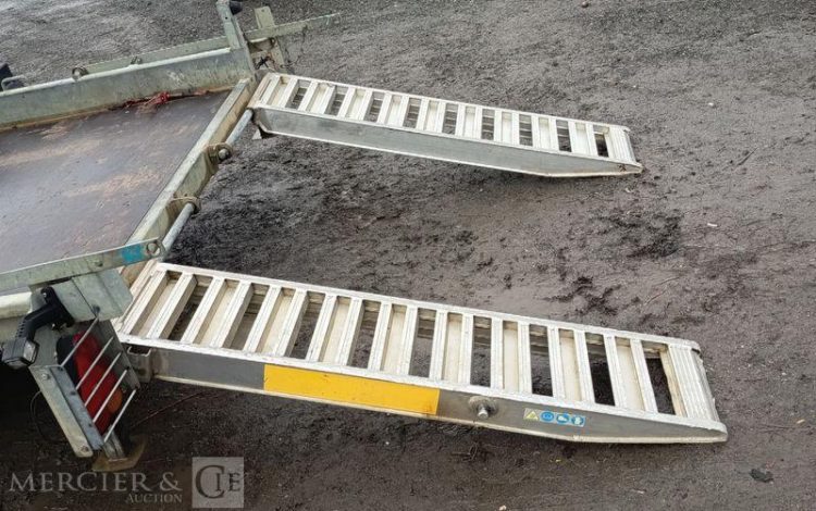 HUBIERE REMORQUE PORTE ENGIN 2 ESSIEUX –  PTAC 3,5 TONNES – ANNEE 2017  EK-576-ED