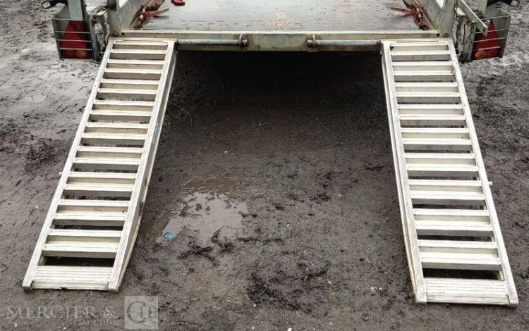 HUBIERE REMORQUE PORTE ENGIN 2 ESSIEUX –  PTAC 3,5 TONNES – ANNEE 2017  EK-576-ED