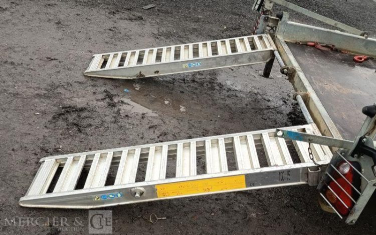 HUBIERE REMORQUE PORTE ENGIN 2 ESSIEUX –  PTAC 3,5 TONNES – ANNEE 2017  EK-576-ED