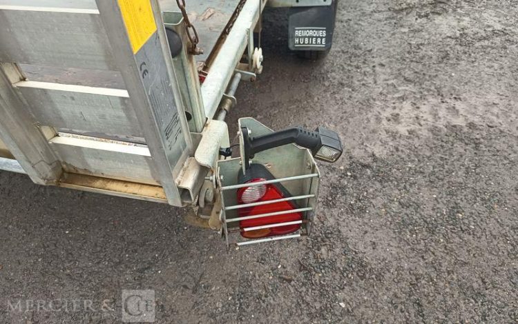 HUBIERE REMORQUE PORTE ENGIN 2 ESSIEUX –  PTAC 3,5 TONNES – ANNEE 2017  EK-576-ED