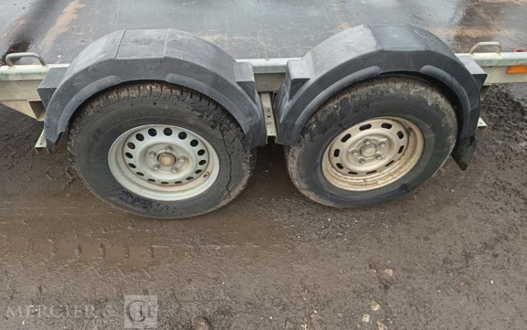 HUBIERE REMORQUE PORTE ENGIN 2 ESSIEUX –  PTAC 3,5 TONNES – ANNEE 2017  EK-576-ED