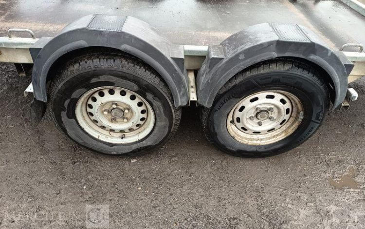 HUBIERE REMORQUE PORTE ENGIN 2 ESSIEUX –  PTAC 3,5 TONNES – ANNEE 2017  EK-576-ED