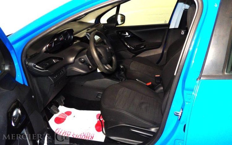 PEUGEOT 208 HDI BLEU EM-319-ZR