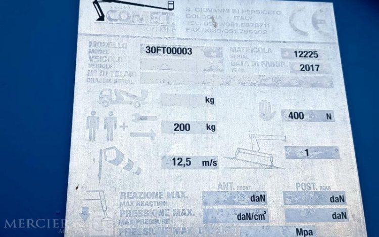 NISSAN NT400 AVEC NACELLE COMET 30FT00003 16M – 1464 HEURES – 37910 KMS – ANNEE 2017 BLEU EP-833-BD