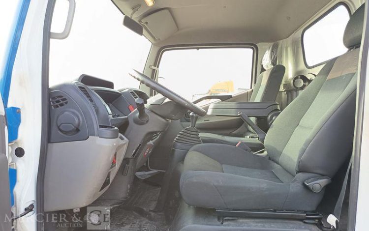 NISSAN NT400 AVEC NACELLE COMET 30FT00003 16M – 1464 HEURES – 37910 KMS – ANNEE 2017 BLEU EP-833-BD