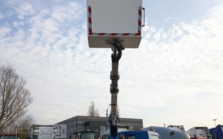 NISSAN NT400 AVEC NACELLE COMET 30FT00003 16M – 1464 HEURES – 37910 KMS – ANNEE 2017 BLEU EP-833-BD