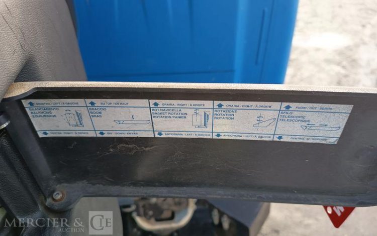 NISSAN NT400 AVEC NACELLE COMET 30FT00003 16M – 1464 HEURES – 37910 KMS – ANNEE 2017 BLEU EP-833-BD