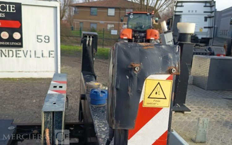 NISSAN NT400 AVEC NACELLE COMET 30FT00003 16M – 1464 HEURES – 37910 KMS – ANNEE 2017 BLEU EP-833-BD