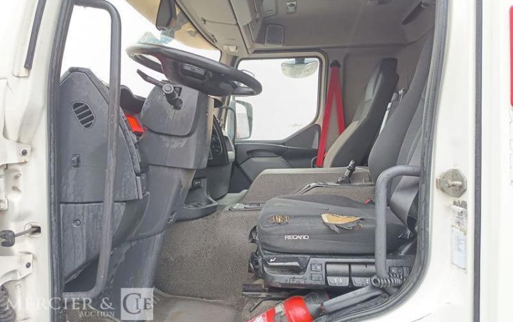 RENAULT D26 WIDE P6X2 BACHE AVEC HAYON DHOLLANDIA – PTAC 19 TONNES – DIESEL – ANNEE 2017 BLANC EP-942-ZH