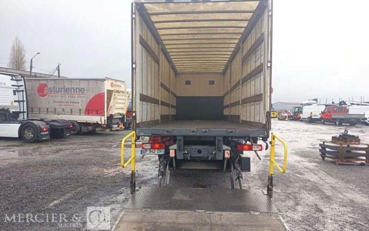 RENAULT D26 WIDE P6X2 BACHE AVEC HAYON DHOLLANDIA – PTAC 19 TONNES – DIESEL – ANNEE 2017 BLANC EP-942-ZH