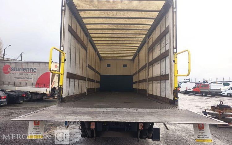 RENAULT D26 WIDE P6X2 BACHE AVEC HAYON DHOLLANDIA – PTAC 19 TONNES – DIESEL – ANNEE 2017 BLANC EP-942-ZH