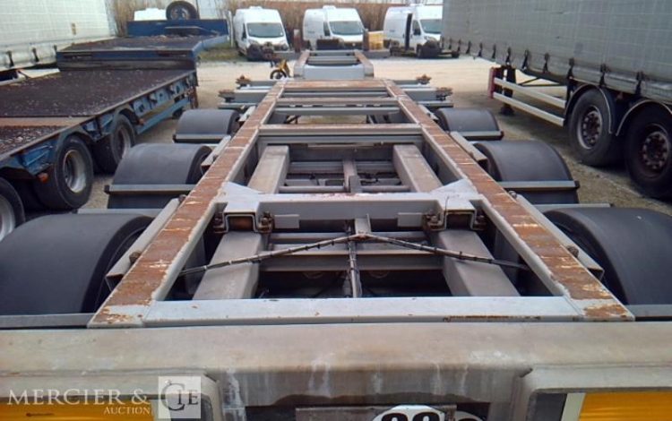 FRUEHAUF SEMI REMORQUE PORTE CONTAINER 3 ESSIEUX PTAC 38T GRIS ET-606-PF