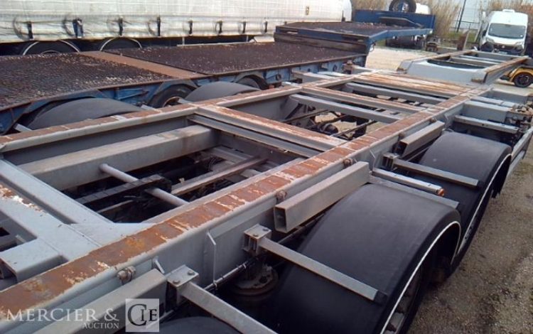 FRUEHAUF SEMI REMORQUE PORTE CONTAINER 3 ESSIEUX PTAC 38T GRIS ET-606-PF