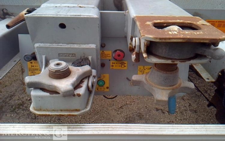 FRUEHAUF SEMI REMORQUE PORTE CONTAINER 3 ESSIEUX PTAC 38T GRIS ET-606-PF