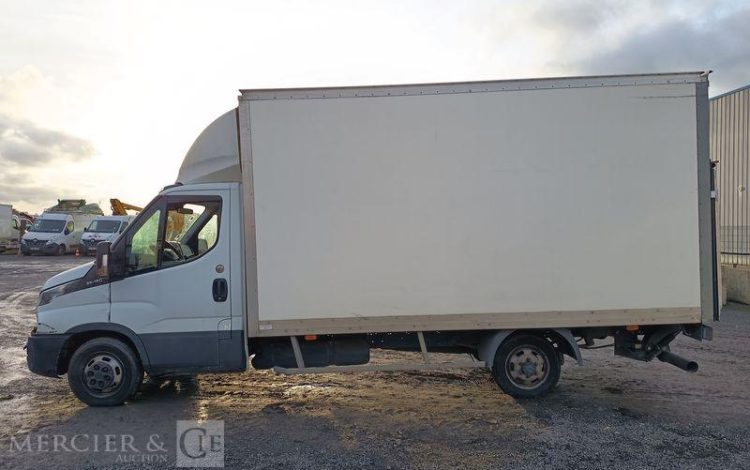 IVECO DAILY VI 35C16 2,3 D 16V 156 CV – DIESEL – 147202 KMS – ANNEE 2018 BLANC EV-123-NF