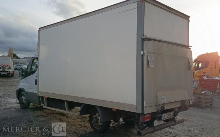 IVECO DAILY VI 35C16 2,3 D 16V 156 CV – DIESEL – 147202 KMS – ANNEE 2018 BLANC EV-123-NF