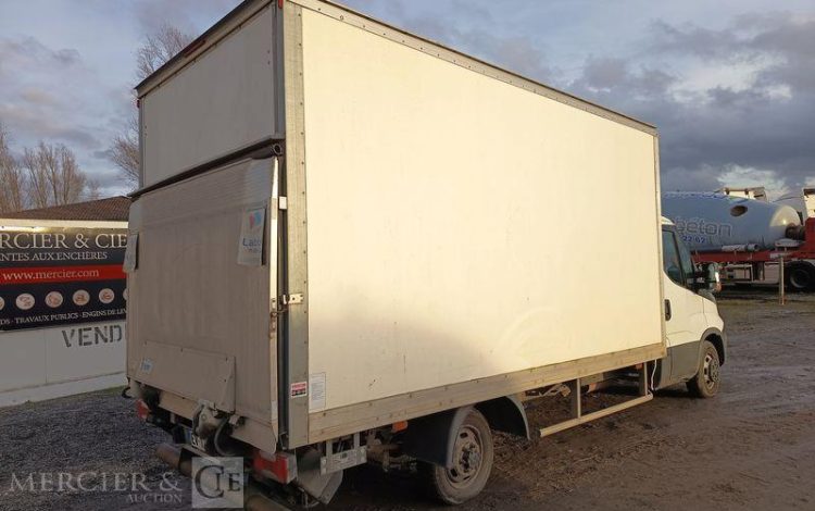 IVECO DAILY VI 35C16 2,3 D 16V 156 CV – DIESEL – 147202 KMS – ANNEE 2018 BLANC EV-123-NF