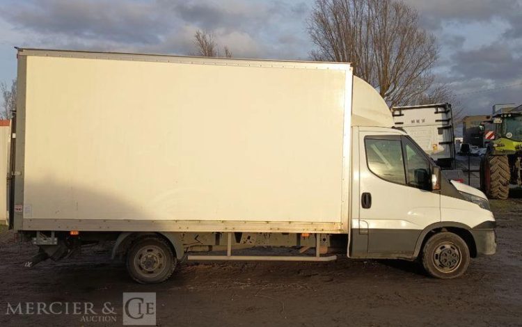 IVECO DAILY VI 35C16 2,3 D 16V 156 CV – DIESEL – 147202 KMS – ANNEE 2018 BLANC EV-123-NF