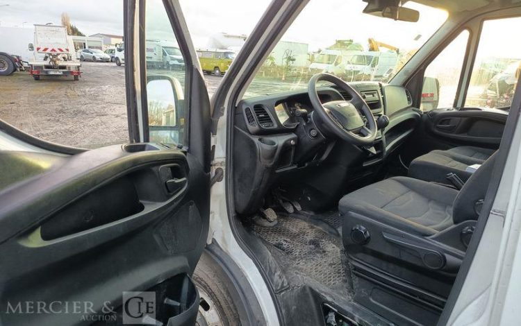 IVECO DAILY VI 35C16 2,3 D 16V 156 CV – DIESEL – 147202 KMS – ANNEE 2018 BLANC EV-123-NF