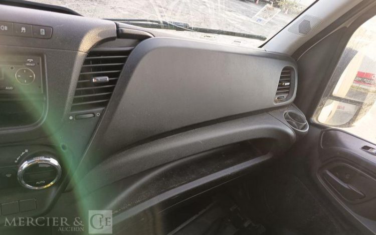 IVECO DAILY VI 35C16 2,3 D 16V 156 CV – DIESEL – 147202 KMS – ANNEE 2018 BLANC EV-123-NF