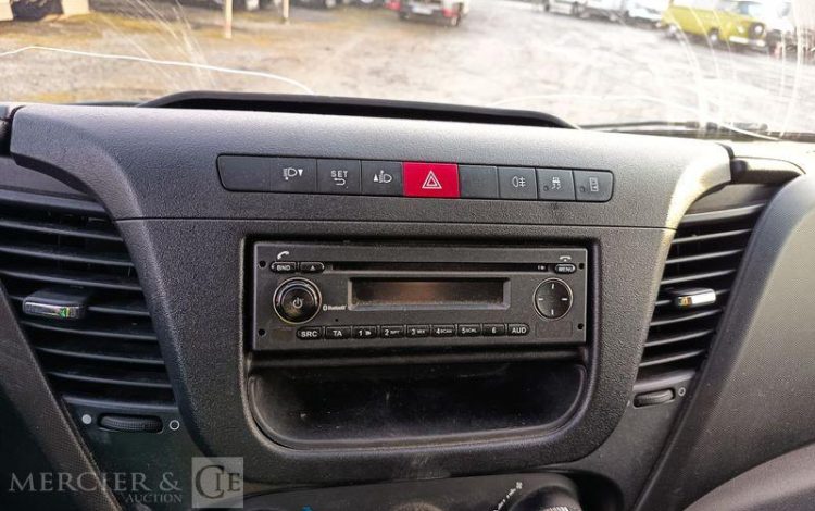 IVECO DAILY VI 35C16 2,3 D 16V 156 CV – DIESEL – 147202 KMS – ANNEE 2018 BLANC EV-123-NF