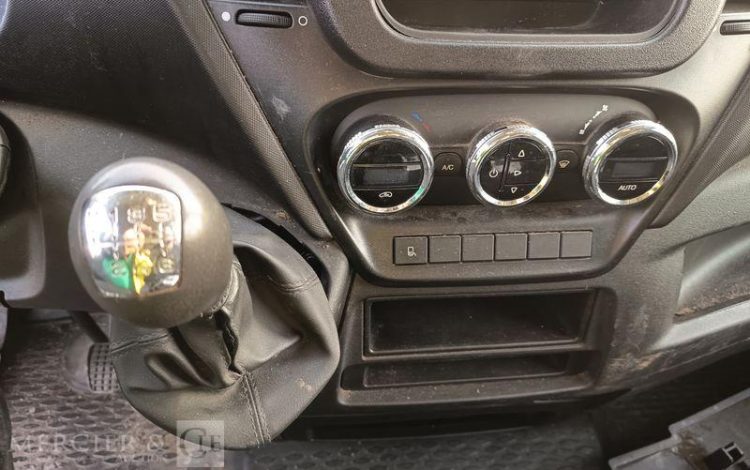 IVECO DAILY VI 35C16 2,3 D 16V 156 CV – DIESEL – 147202 KMS – ANNEE 2018 BLANC EV-123-NF