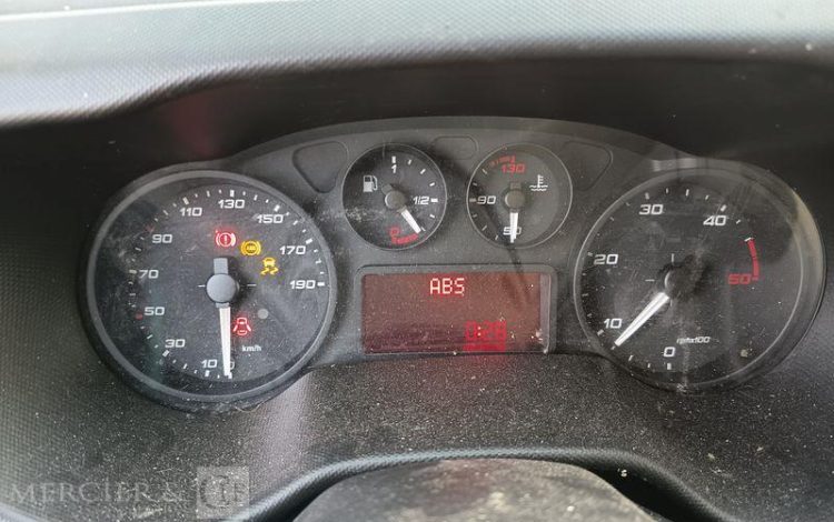 IVECO DAILY VI 35C16 2,3 D 16V 156 CV – DIESEL – 147202 KMS – ANNEE 2018 BLANC EV-123-NF