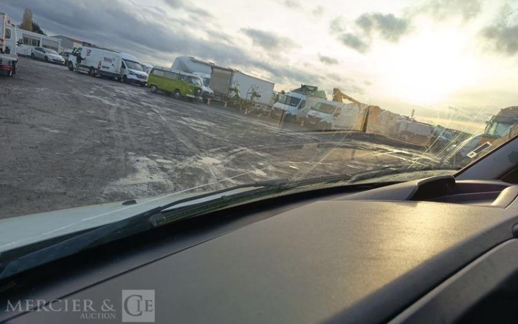 IVECO DAILY VI 35C16 2,3 D 16V 156 CV – DIESEL – 147202 KMS – ANNEE 2018 BLANC EV-123-NF