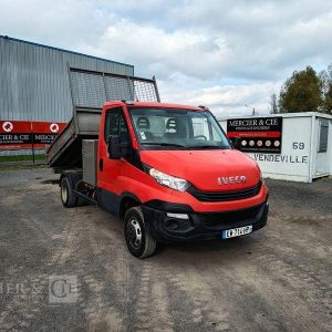 IVECO DAILY 35C12 BENNE AVEC COFFRE ACIER DIESEL – 170180 KMS – ANNEE 2018 ROUGE EW-714-HP