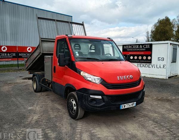 IVECO DAILY 35C12 BENNE AVEC COFFRE ACIER DIESEL – 170180 KMS – ANNEE 2018 ROUGE EW-714-HP