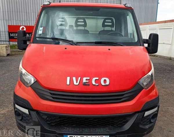 IVECO DAILY 35C12 BENNE AVEC COFFRE ACIER DIESEL – 170180 KMS – ANNEE 2018 ROUGE EW-714-HP
