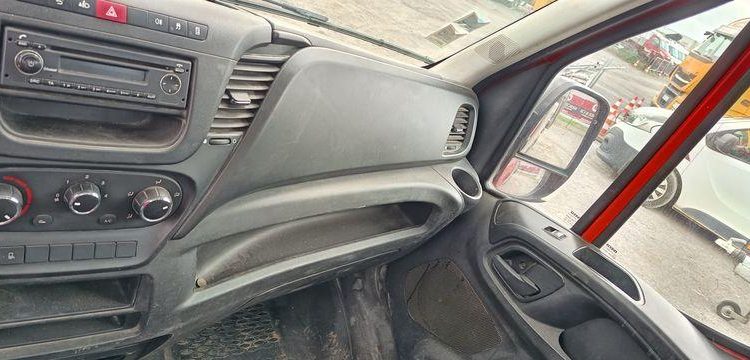 IVECO DAILY 35C12 BENNE AVEC COFFRE ACIER DIESEL – 170180 KMS – ANNEE 2018 ROUGE EW-714-HP