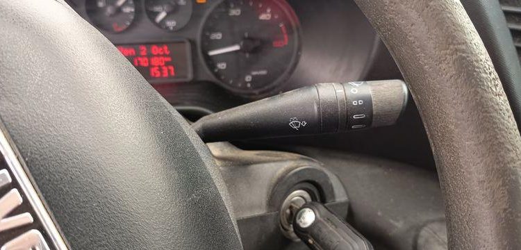 IVECO DAILY 35C12 BENNE AVEC COFFRE ACIER DIESEL – 170180 KMS – ANNEE 2018 ROUGE EW-714-HP