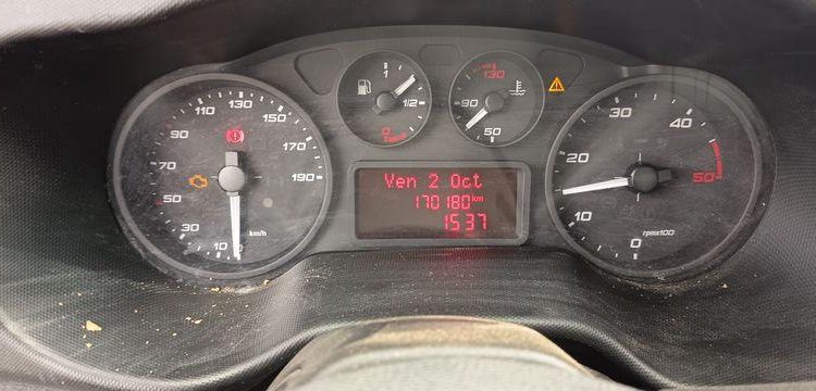 IVECO DAILY 35C12 BENNE AVEC COFFRE ACIER DIESEL – 170180 KMS – ANNEE 2018 ROUGE EW-714-HP