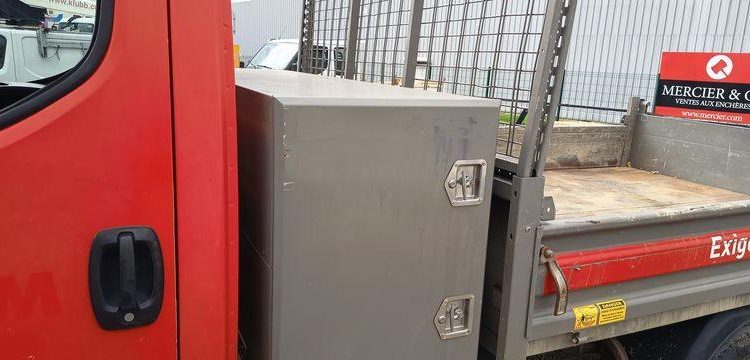 IVECO DAILY 35C12 BENNE AVEC COFFRE ACIER DIESEL – 170180 KMS – ANNEE 2018 ROUGE EW-714-HP