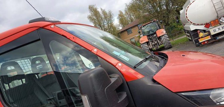 IVECO DAILY 35C12 BENNE AVEC COFFRE ACIER DIESEL – 170180 KMS – ANNEE 2018 ROUGE EW-714-HP