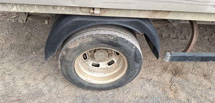 IVECO DAILY 35C12 BENNE AVEC COFFRE ACIER DIESEL – 170180 KMS – ANNEE 2018 ROUGE EW-714-HP