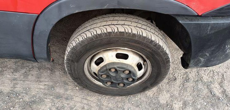 IVECO DAILY 35C12 BENNE AVEC COFFRE ACIER DIESEL – 170180 KMS – ANNEE 2018 ROUGE EW-714-HP