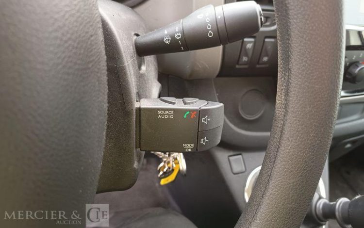 RENAULT TRAFIC III Fourgon L1H1 1000 1.6 dCi 16V Energy 125 cv – DIESEL – ANNEE 2018 BLANC FC-090-PV